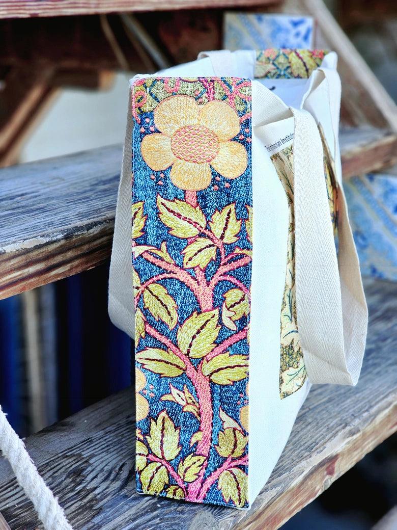 مؤسسة سميثسونيان ويليام موريس - حقيبة توت