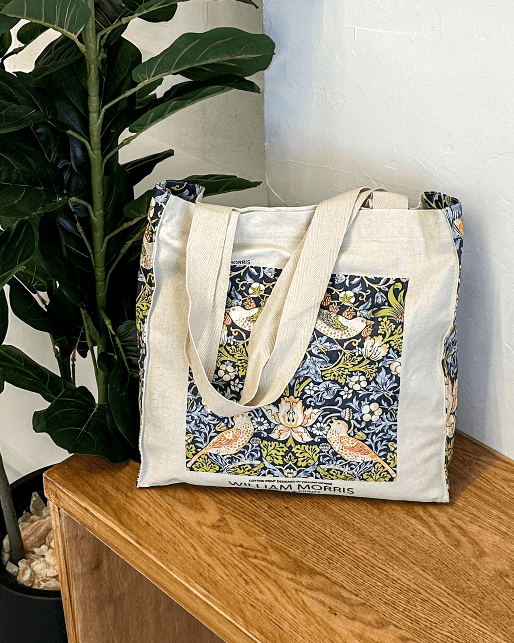 وليام موريس لص الفراولة - حمل حقيبة