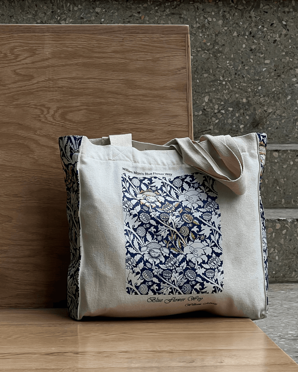 William Morris Blue Flower Wey - Tote Bag