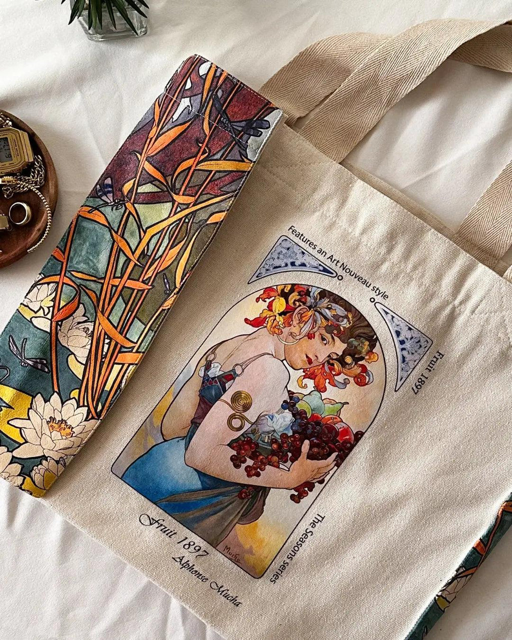 فاكهة ألفونس موتشا - حمل حقيبة