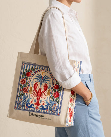 L'Aragosta tote bag carried by model | My Turtle