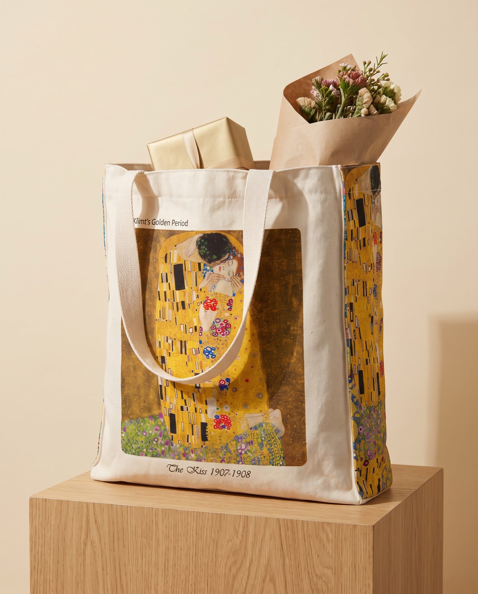 gustav-klimt-the-kiss-tote-bag What fits inside
