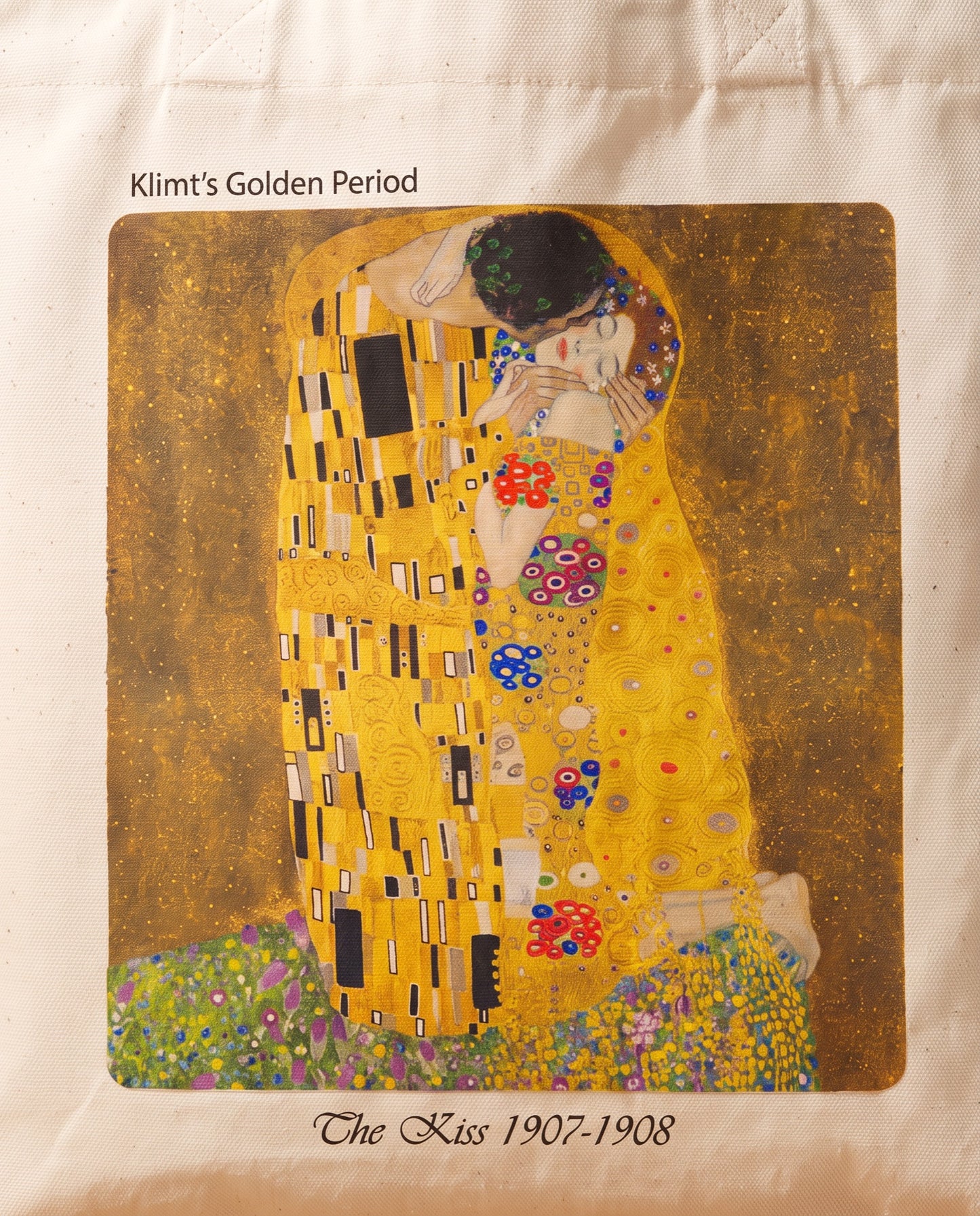 gustav-klimt-the-kiss-tote-bag Print close-up