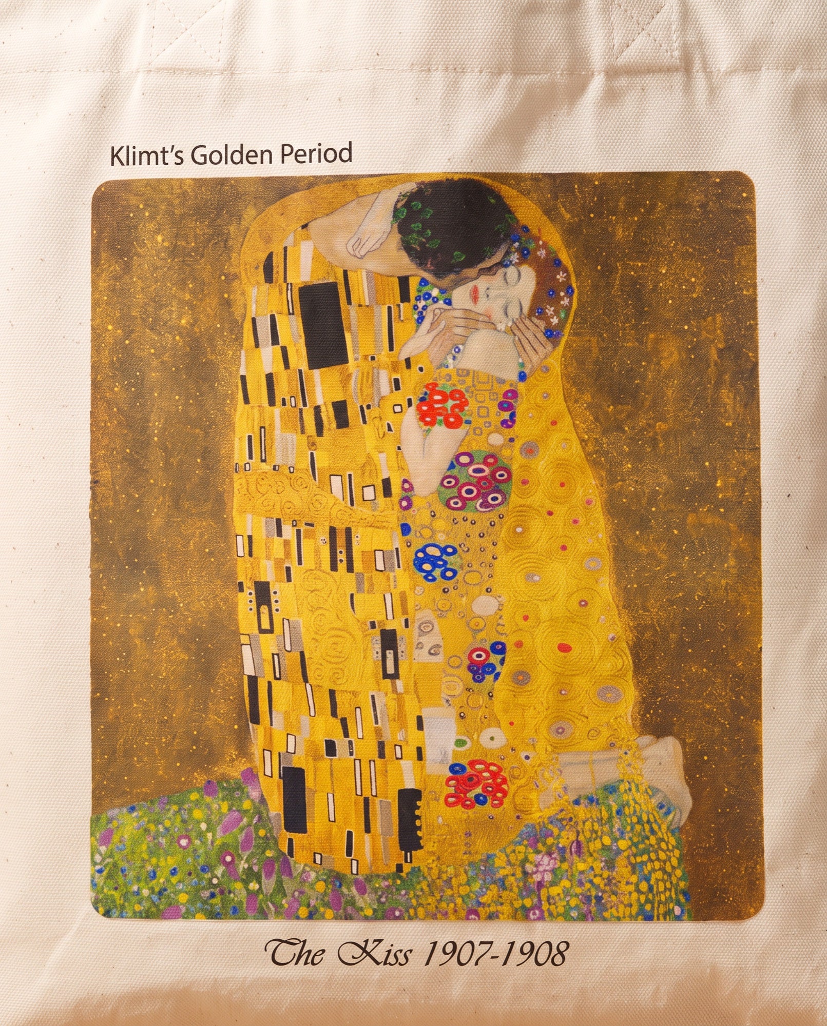 gustav-klimt-the-kiss-tote-bag Print close-up